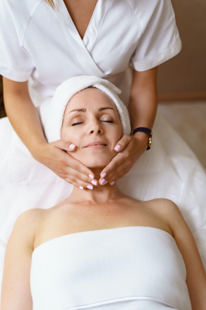 Facial massage beauty treatment